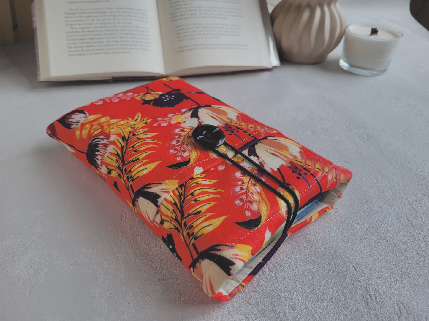 Pochette de livre en tissu rouge avec poche