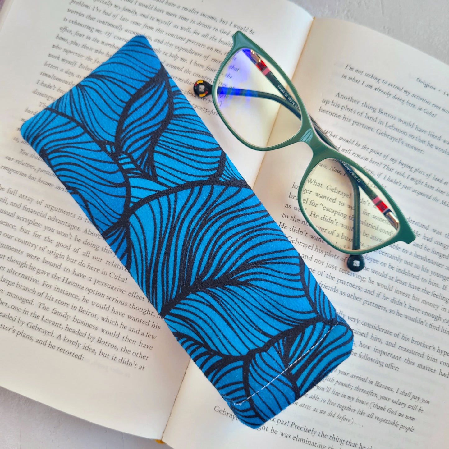 Elegante set regalo libresco, custodia imbottita per libri con tasca e segnalibro in tessuto con nappa