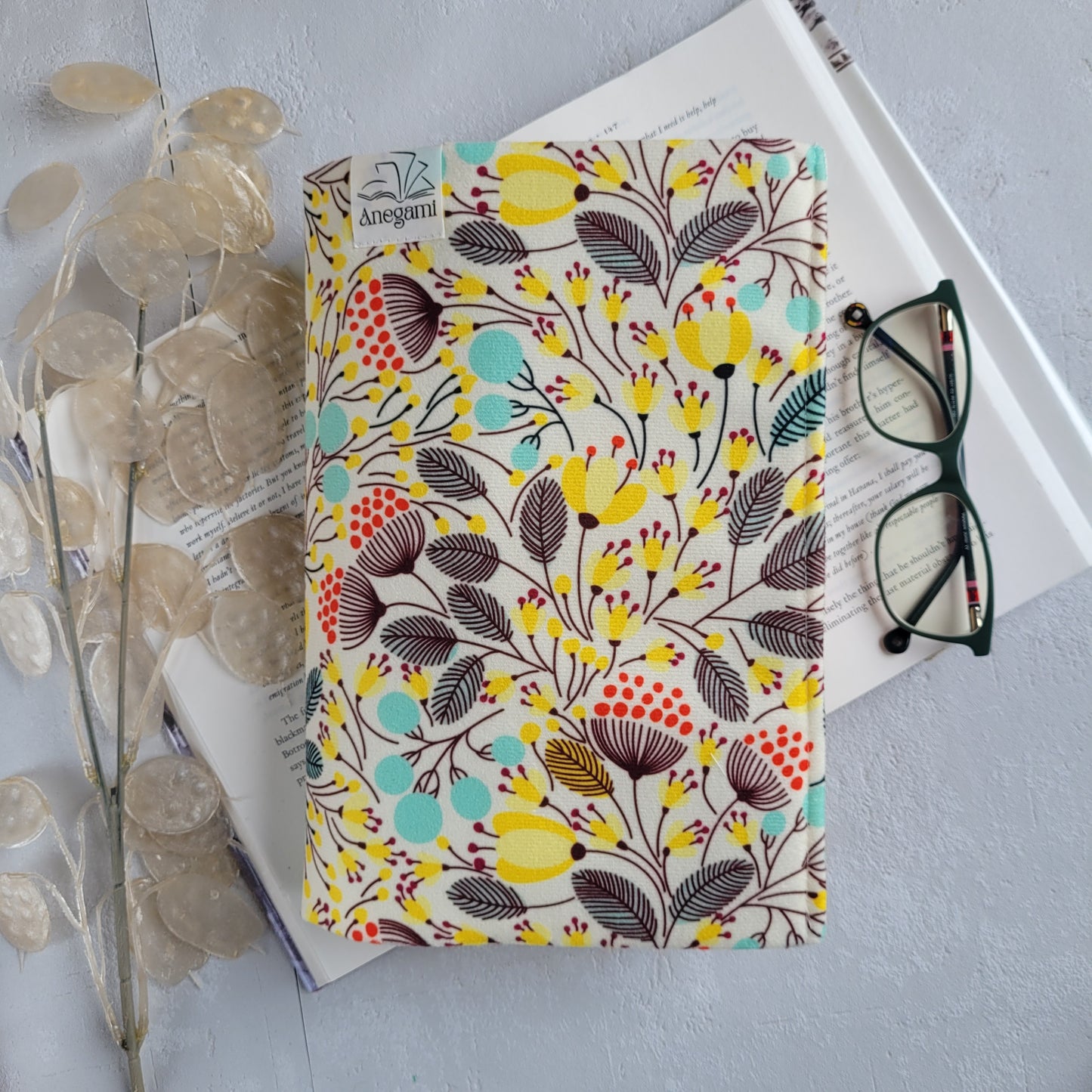 Couverture de livre en tissu fleuri