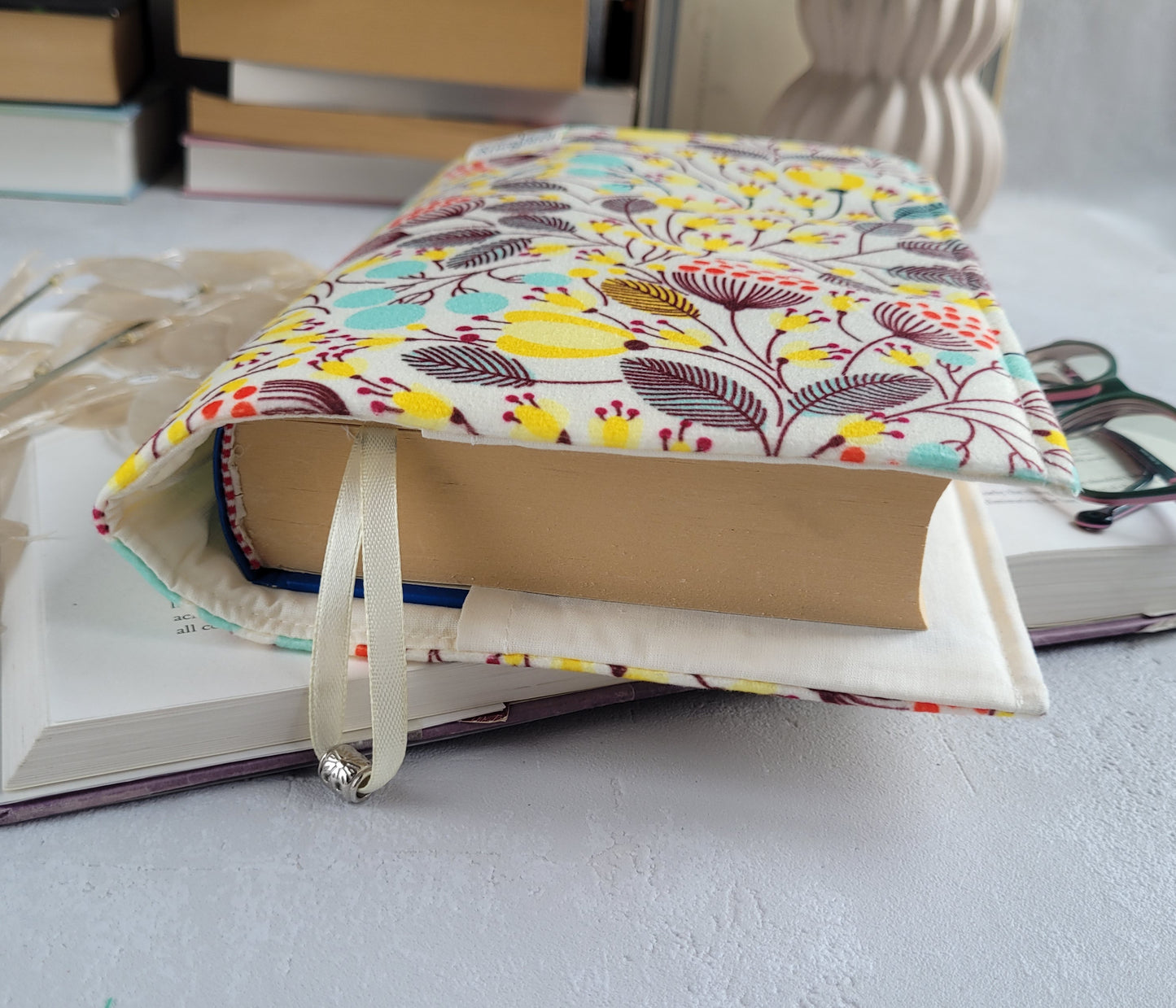 Couverture de livre en tissu fleuri