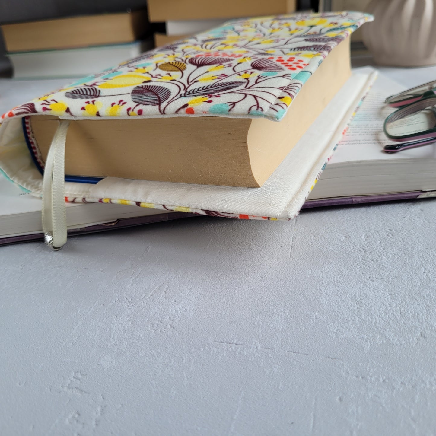Couverture de livre en tissu fleuri