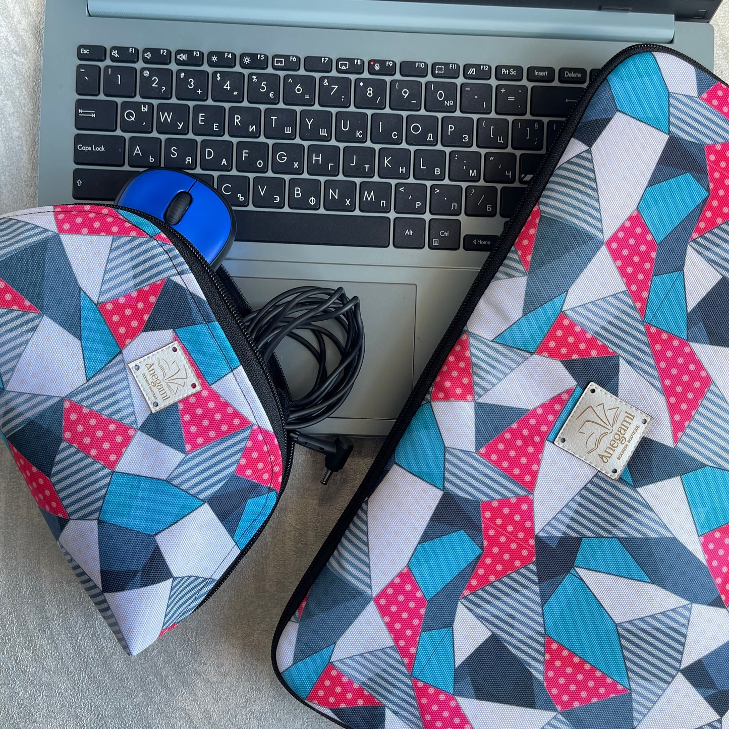 Set di custodia per laptop e accessori Astratti, caricabatterie e mouse