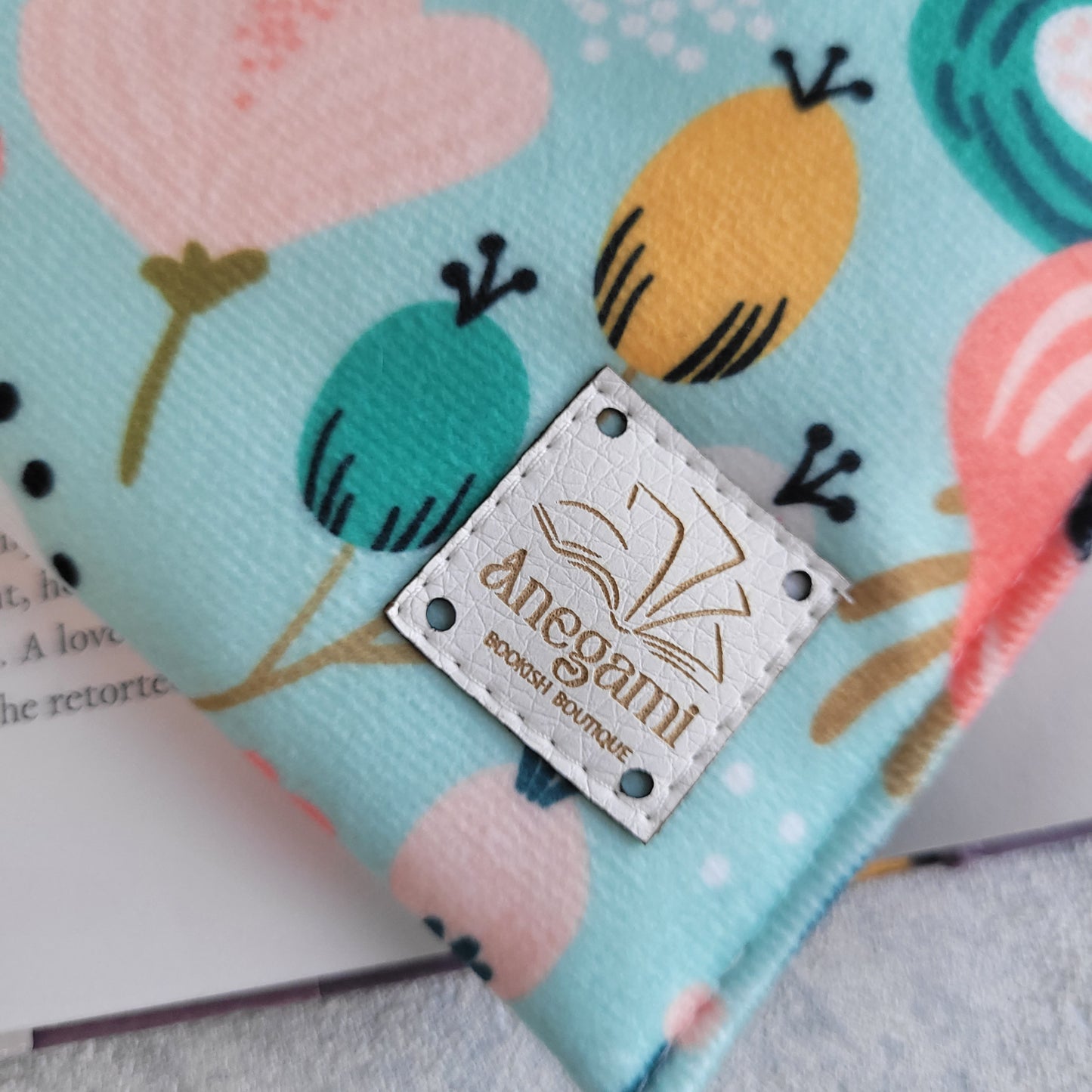 Green Floral Kindle sleeve padded with foam and cotton lining