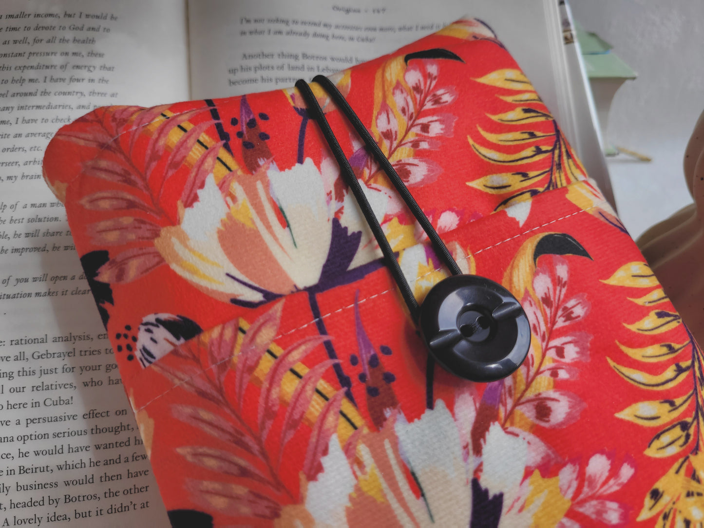Pochette de livre en tissu rouge avec poche