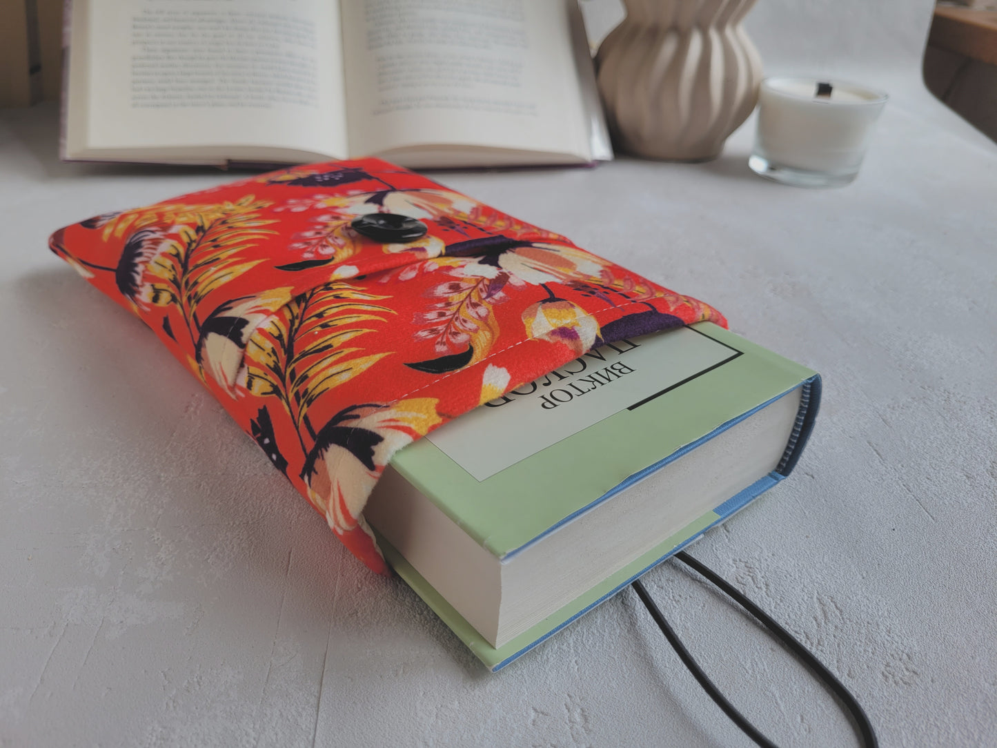 Pochette de livre en tissu rouge avec poche