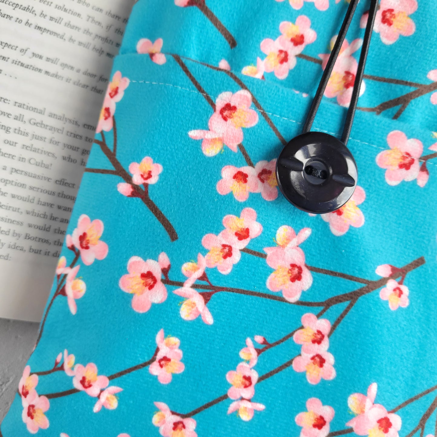 Custodia a libro in tessuto Cherry Blossom con tasca