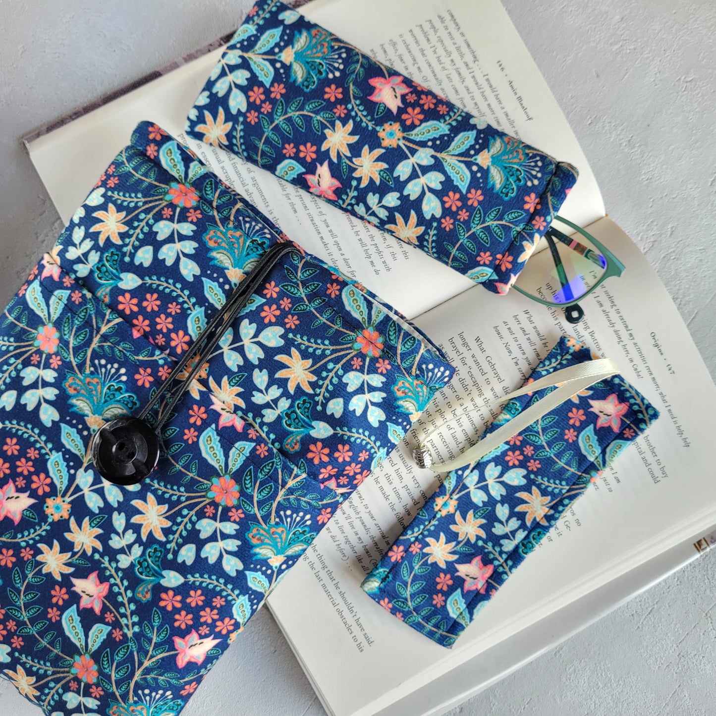 Blue bookish gift set, Padded Book sleeve with pocket and fabric bookmark with tassel