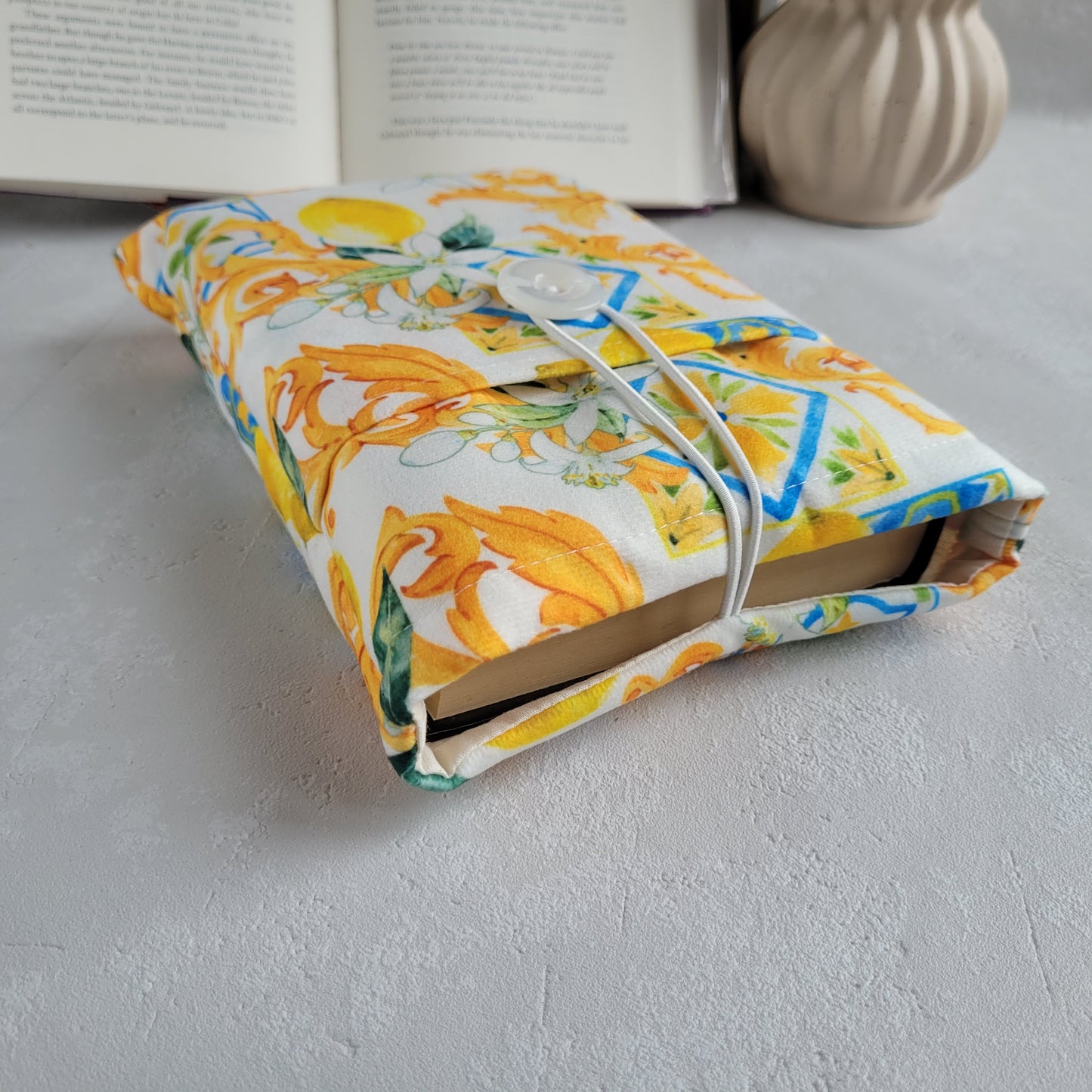 Lemons fabric book sleeve with pocket