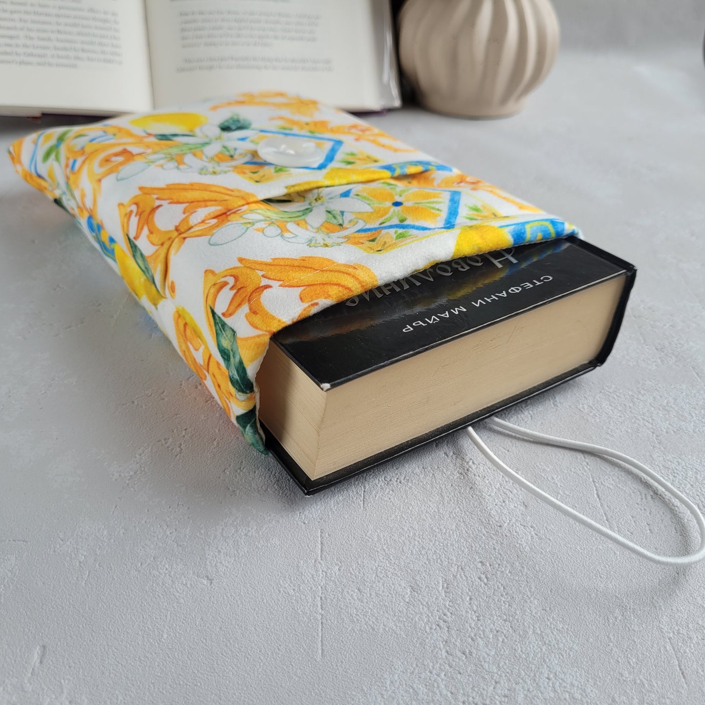 Lemons fabric book sleeve with pocket