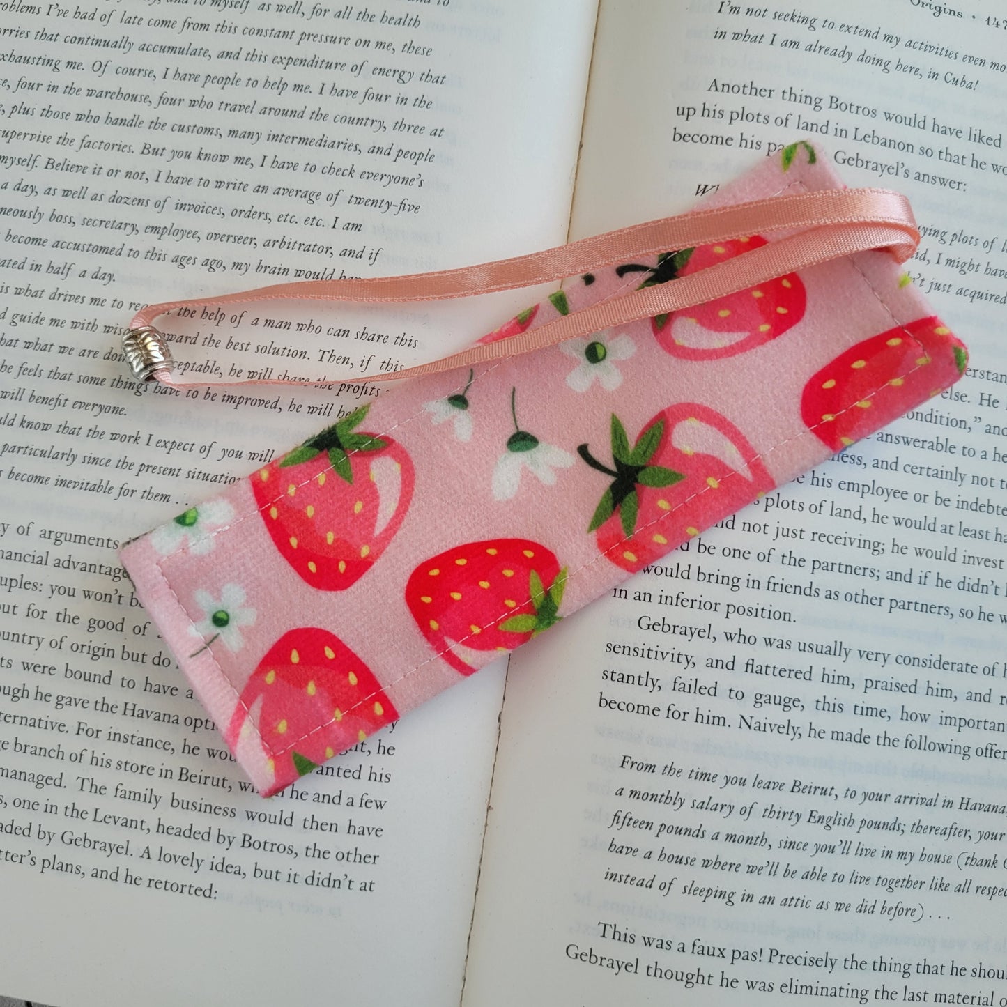 Strawberries bookish gift set, Padded Book sleeve with pocket and fabric bookmark with tassel