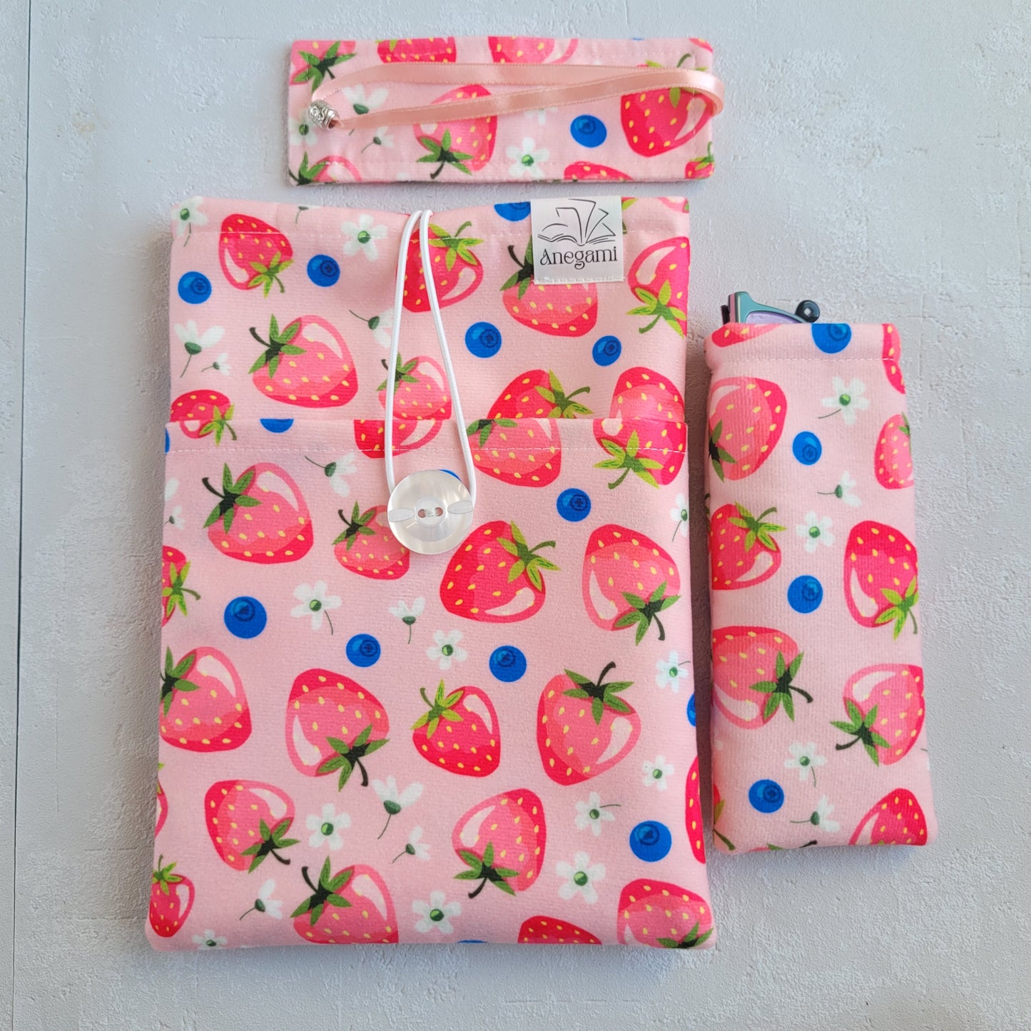 Strawberries bookish gift set, Padded Book sleeve with pocket and fabric bookmark with tassel