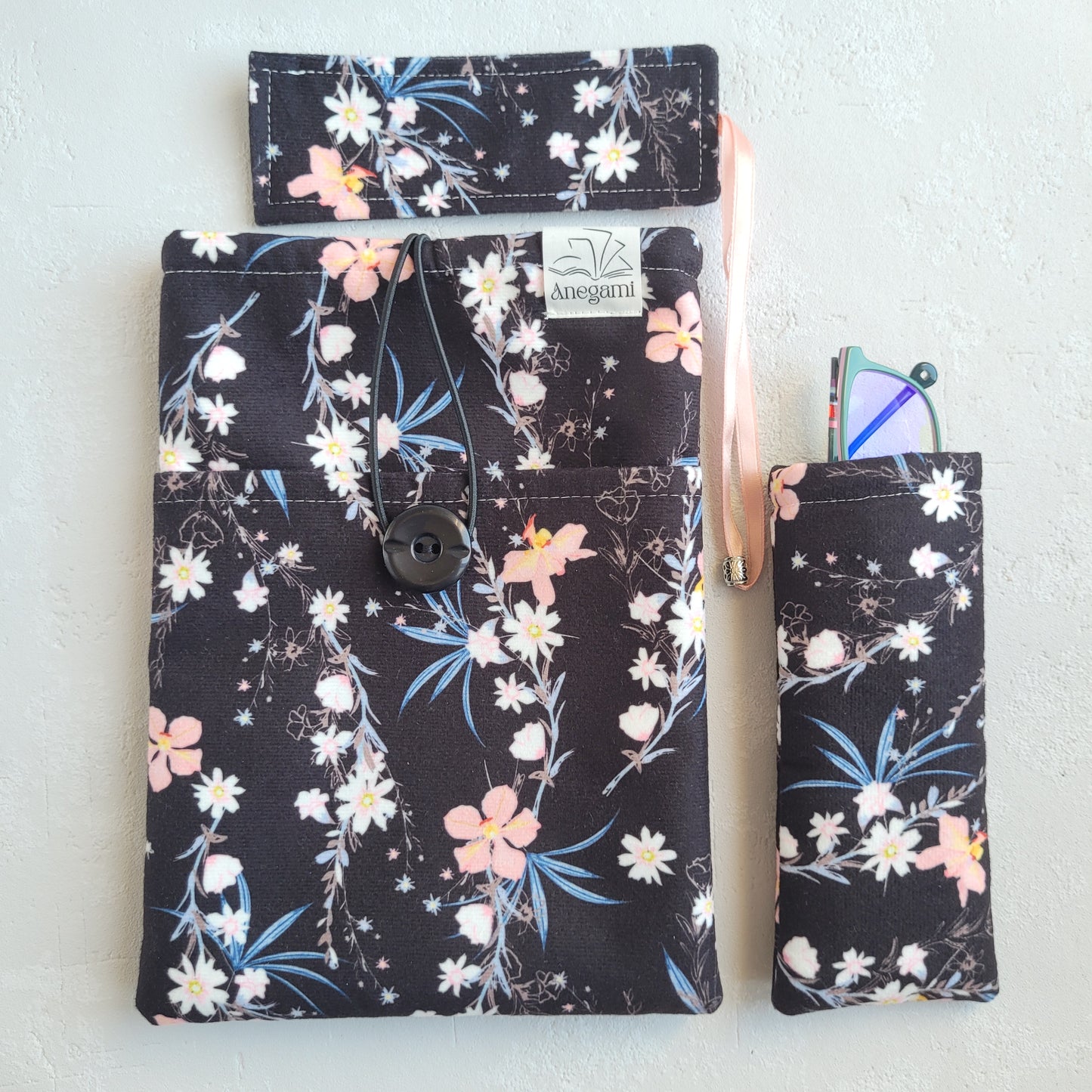 Black floral bookish gift set, Padded Book sleeve with pocket and fabric bookmark with tassel