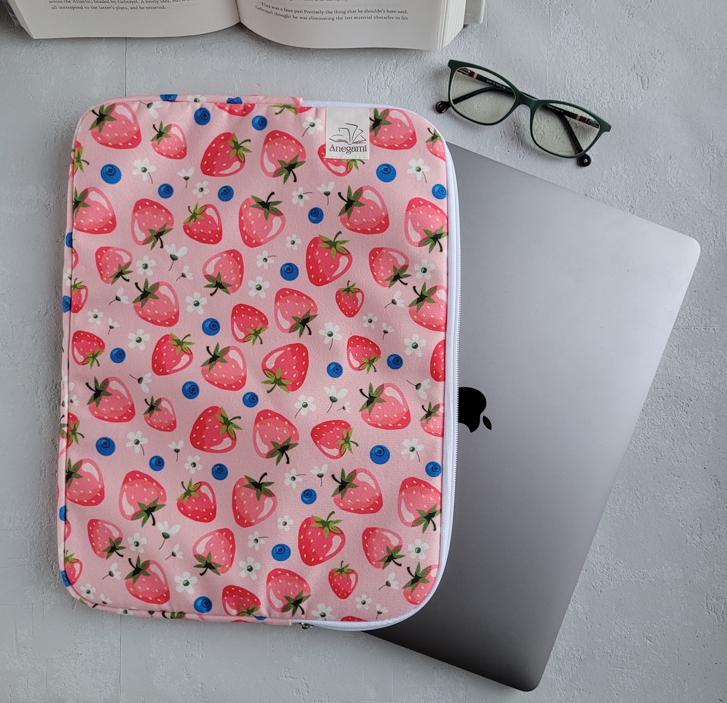 Strawberries Laptop case Up to 15.6 " Devices