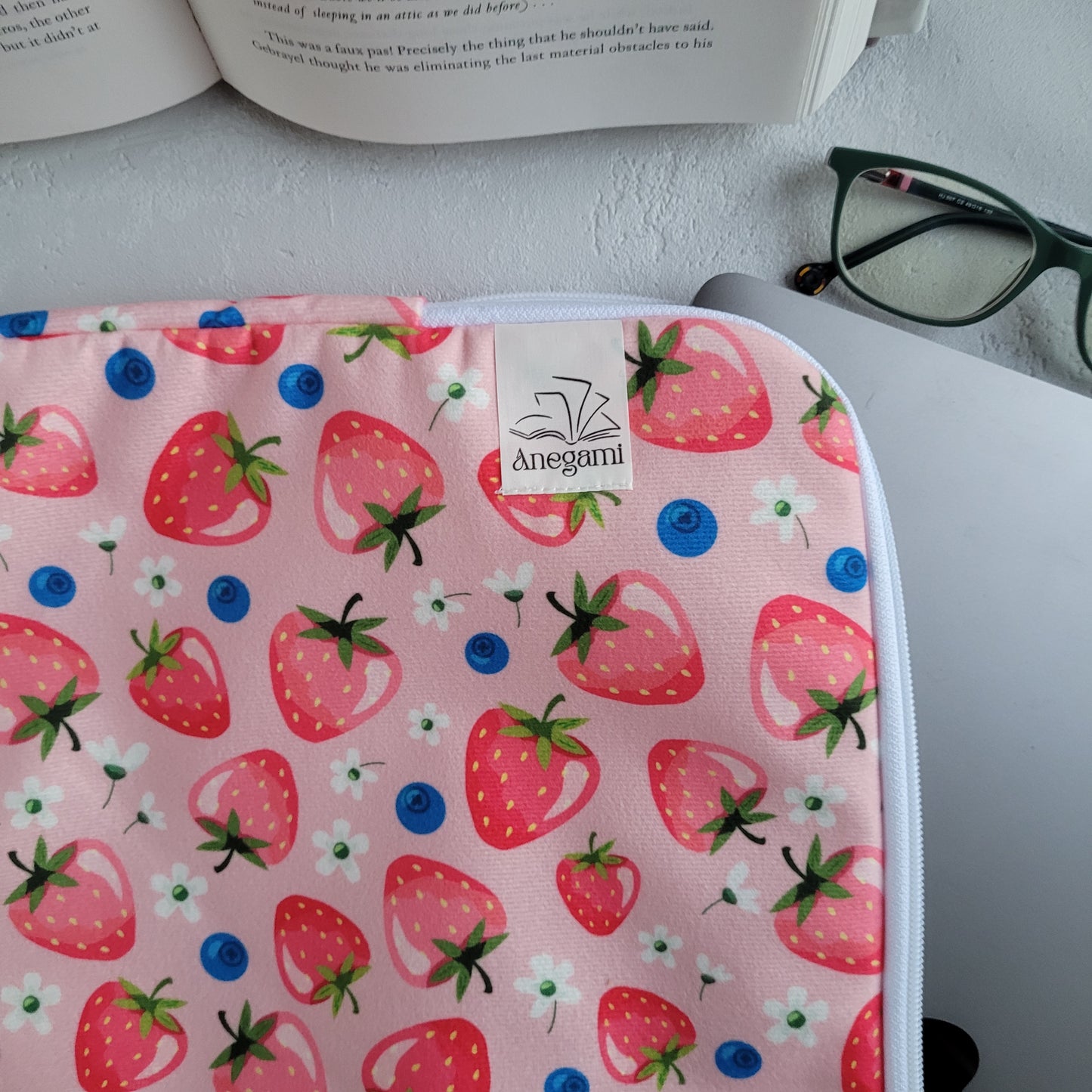 Strawberries Laptop case Up to 15.6 " Devices