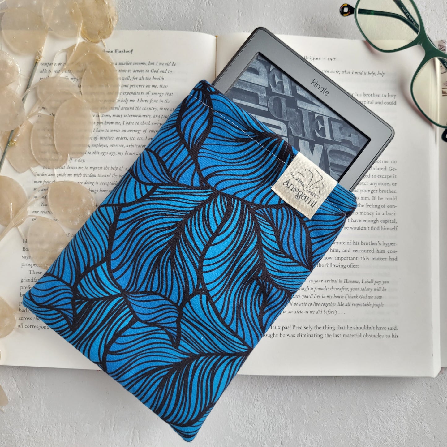 Stylish Kindle sleeve padded with foam and cotton lining