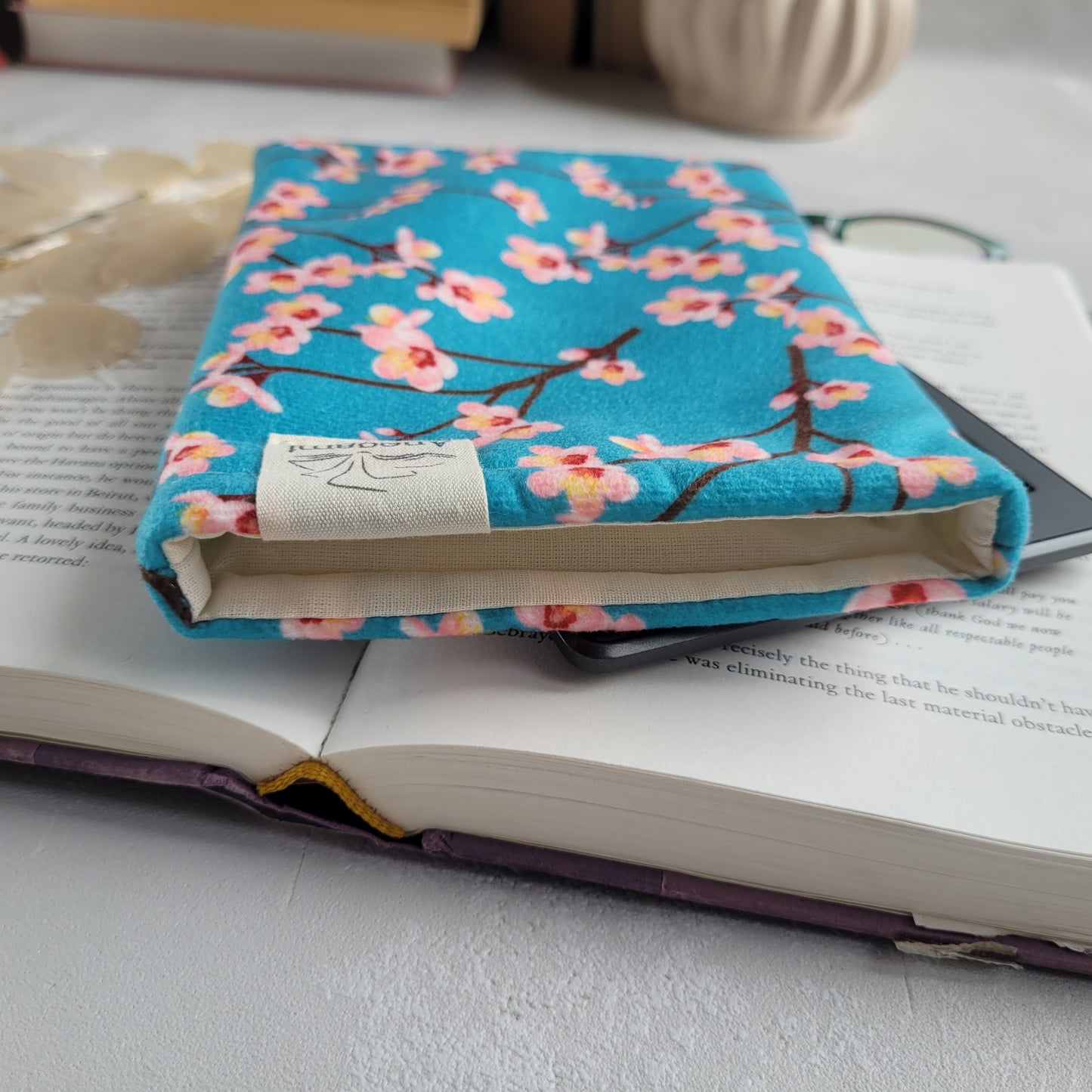 Cherry blossom Kindle sleeve padded with foam and cotton lining