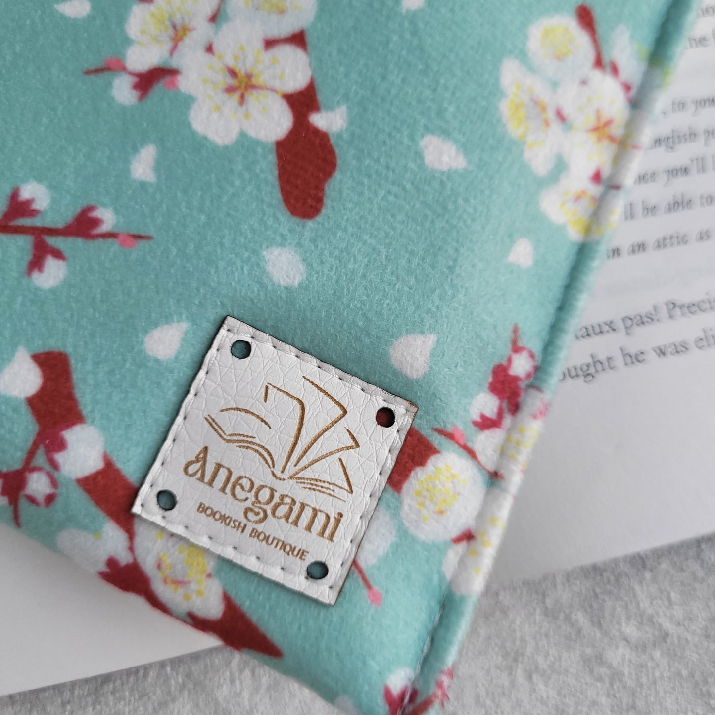 Floral Kindle sleeve padded with foam and cotton lining