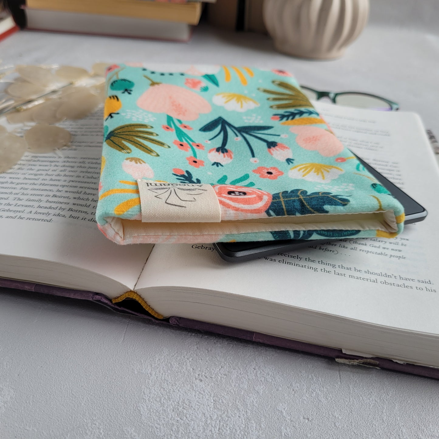 Cute Kindle sleeve padded with foam and cotton lining