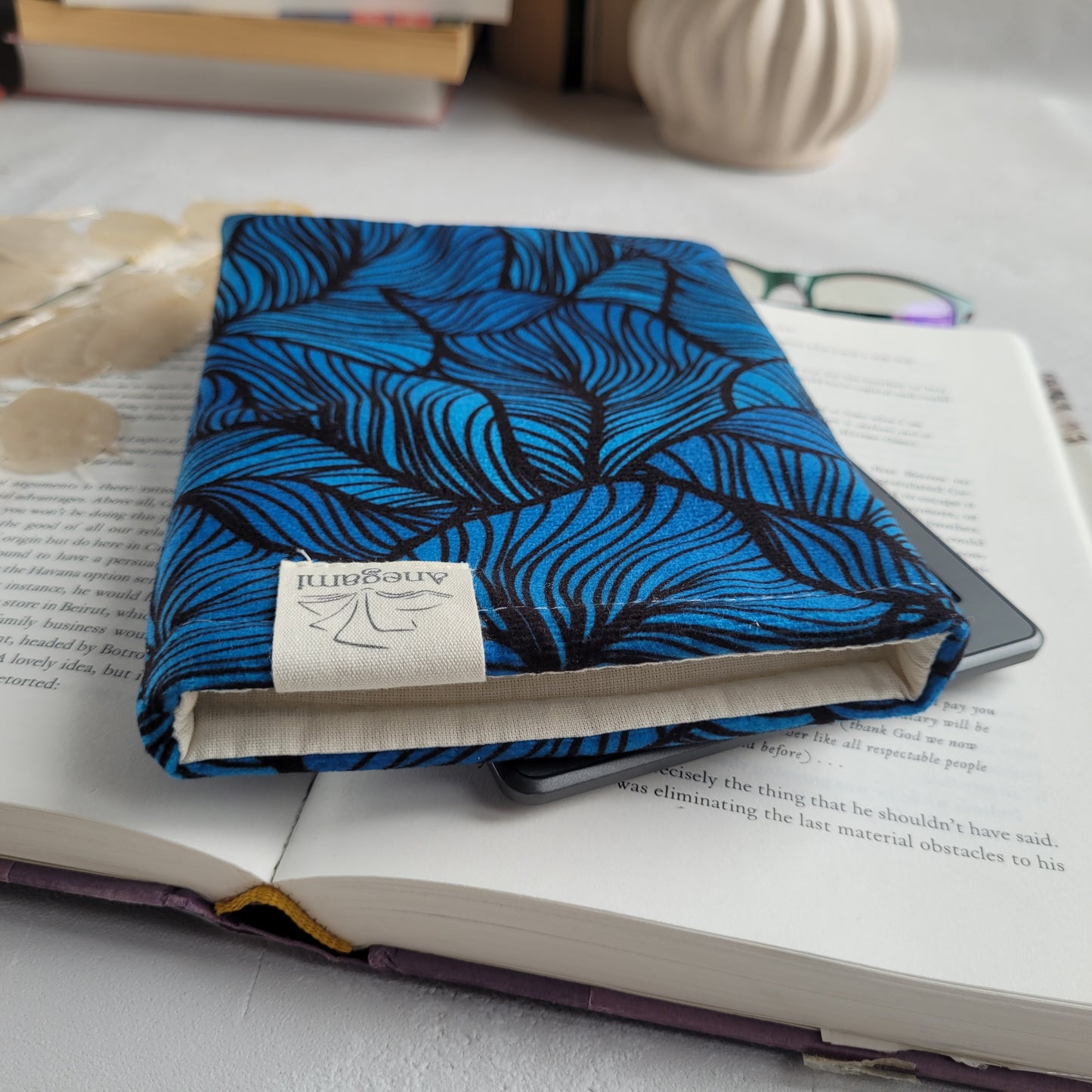 Stylish Kindle sleeve padded with foam and cotton lining