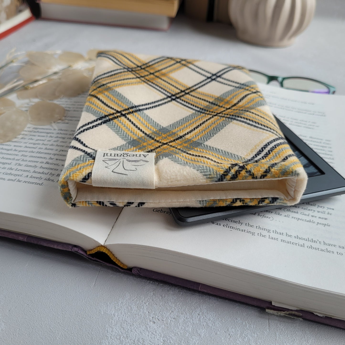 Plaid Yellow Kindle sleeve padded with foam and cotton lining