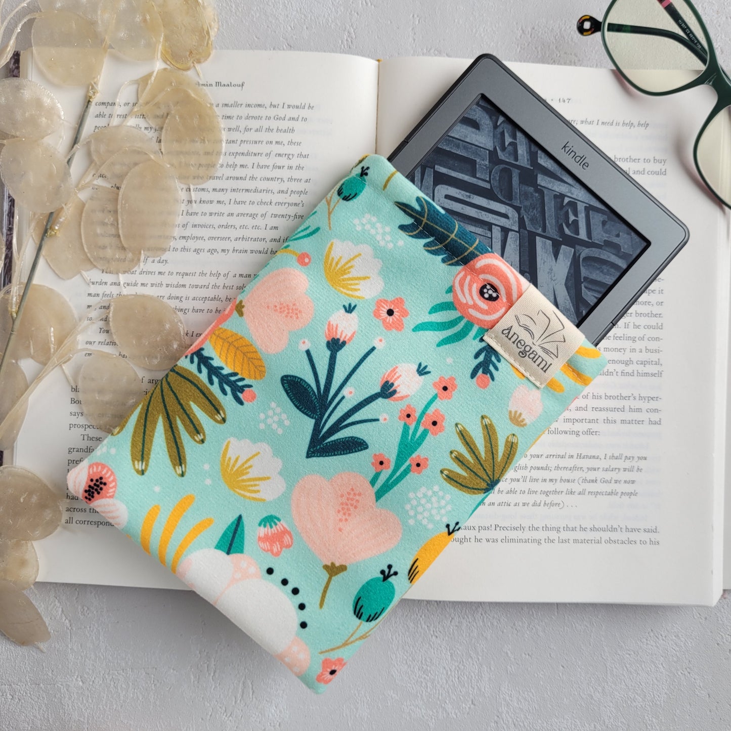 Cute Kindle sleeve padded with foam and cotton lining