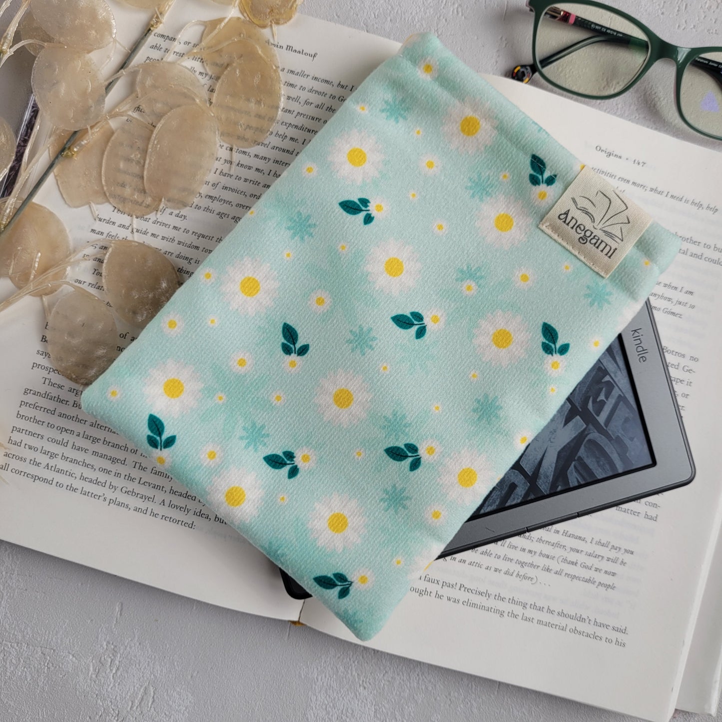 Daisy Kindle sleeve padded with foam and cotton lining