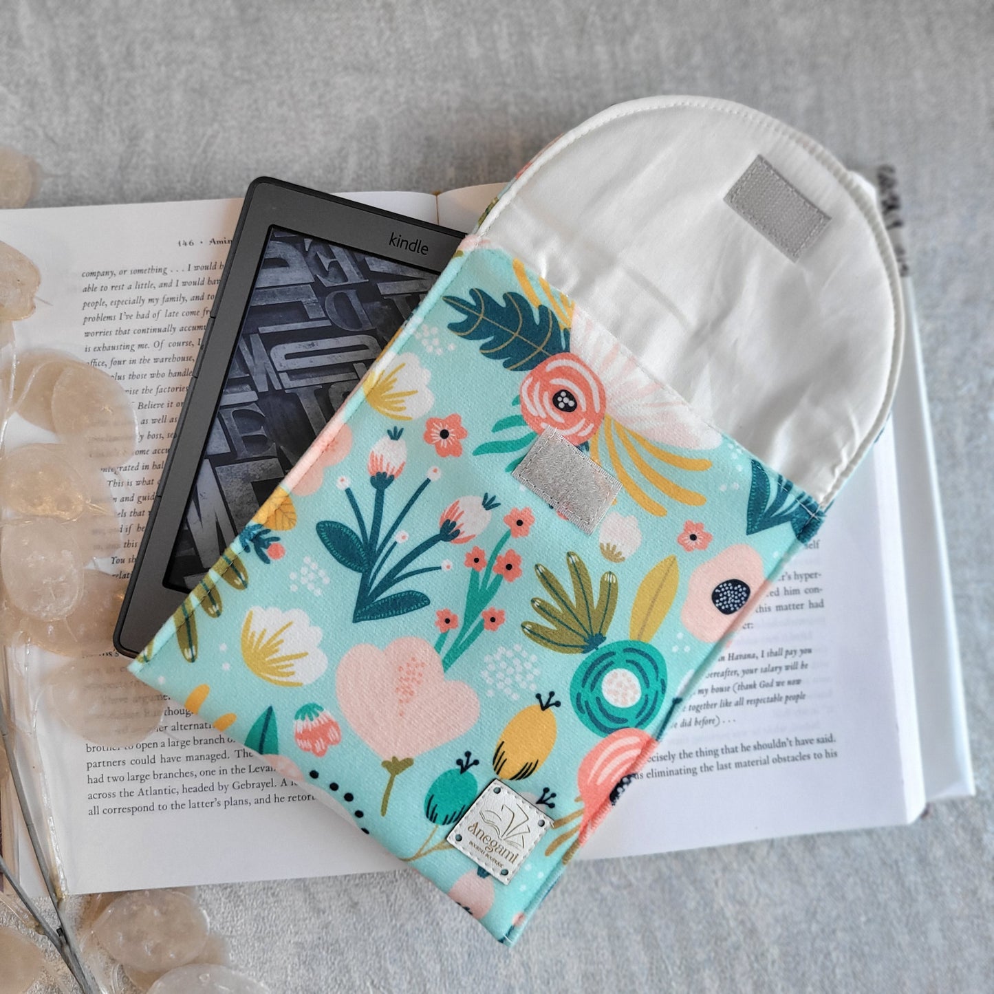 Custodia Kindle verde floreale imbottita con schiuma e fodera in cotone