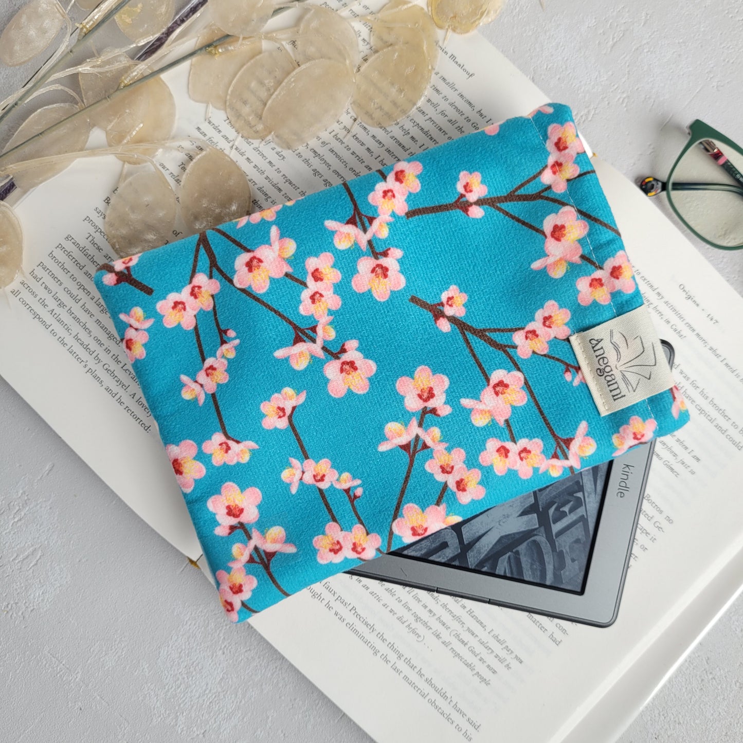 Cherry blossom Kindle sleeve padded with foam and cotton lining