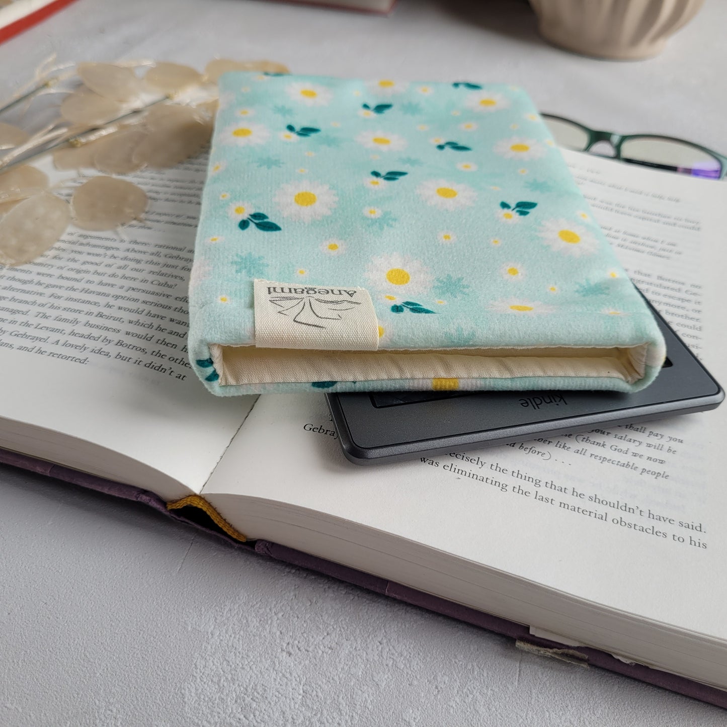 Daisy Kindle sleeve padded with foam and cotton lining