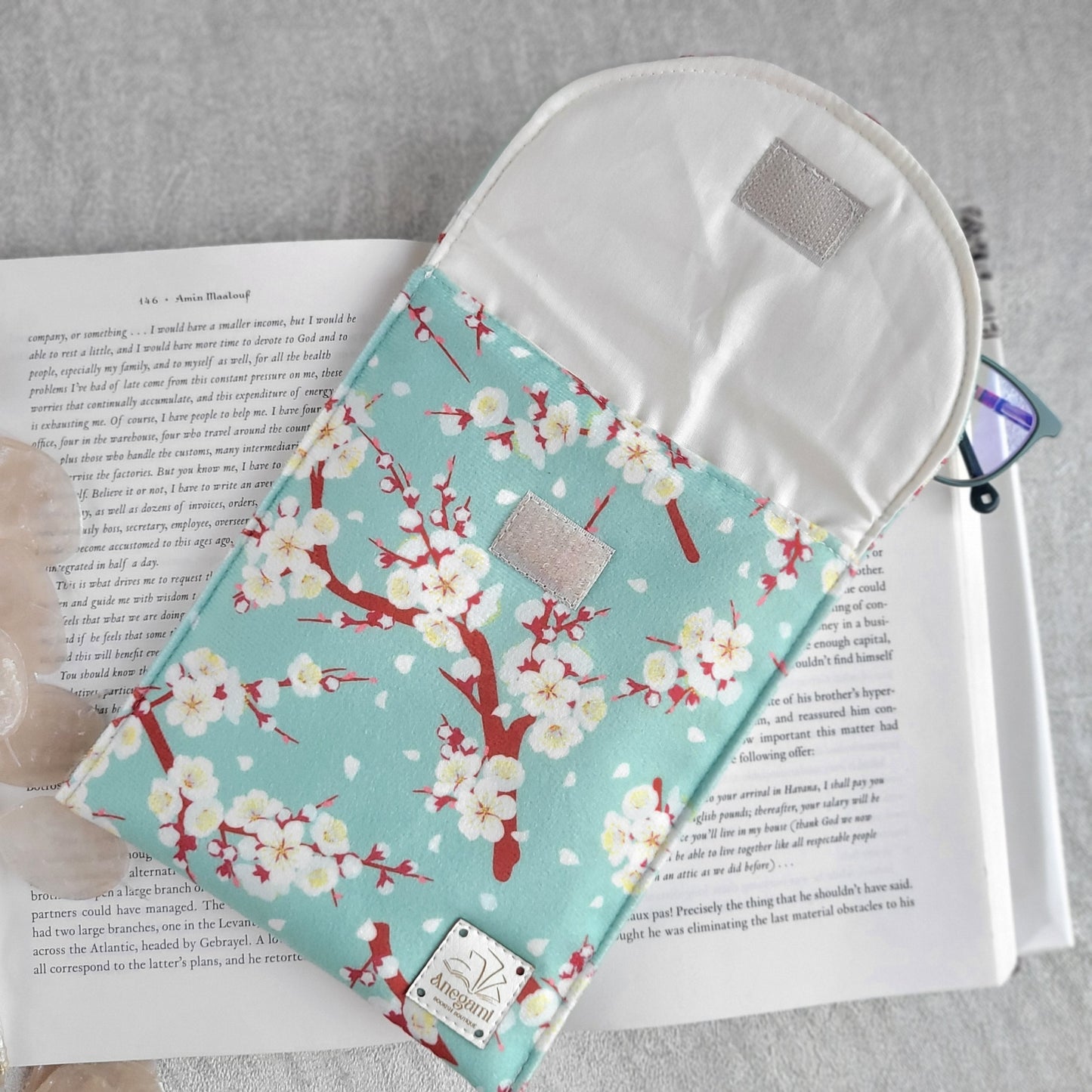 Floral Kindle sleeve padded with foam and cotton lining